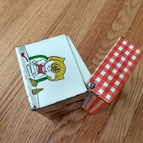Vintage 60s Snoopy Recipe Box Peanuts Gang Charlie Brown Tin Metal - Picture 10 of 16